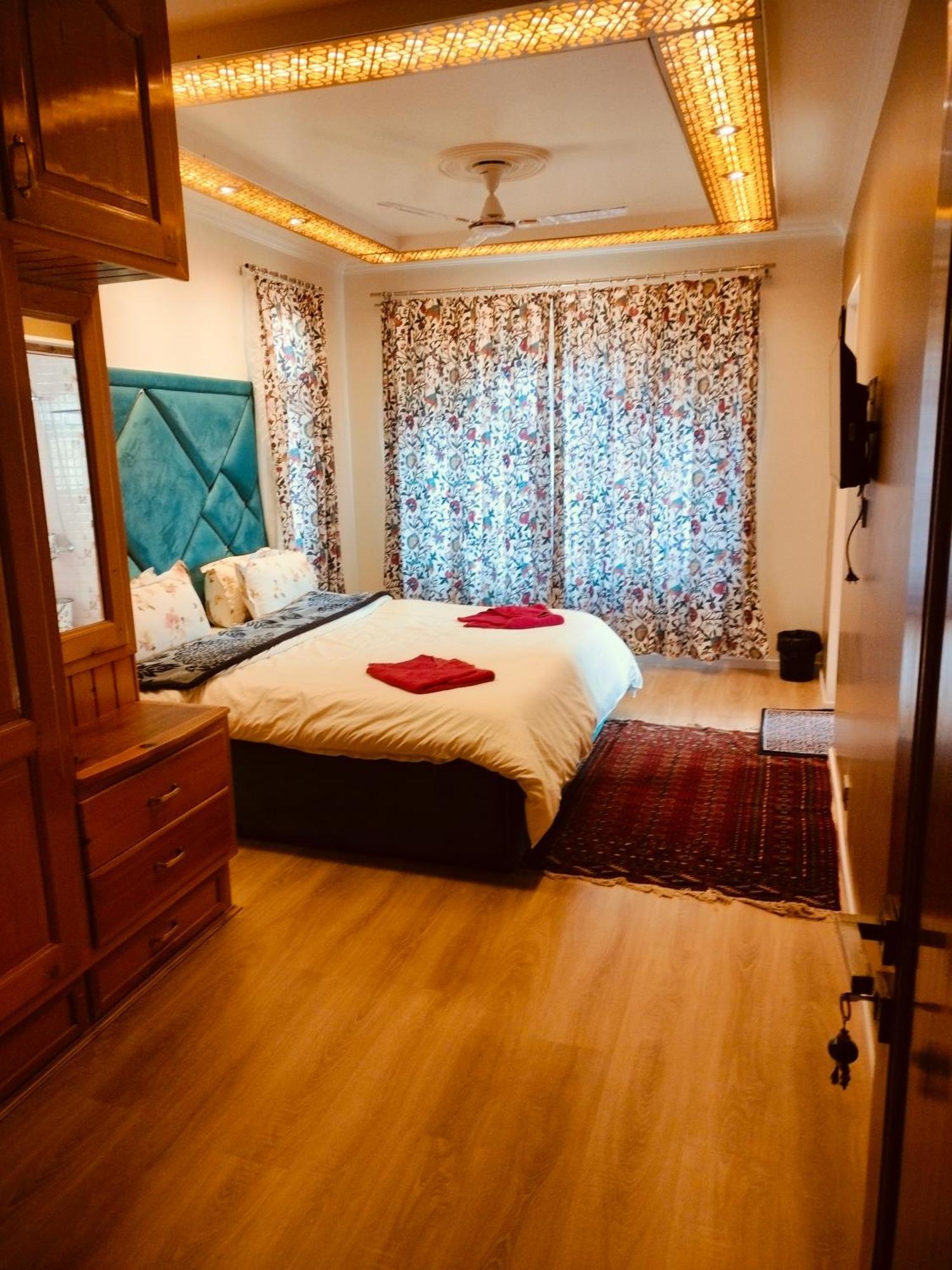 New Zamrood Holiday Home Srīnagar Zewnętrze zdjęcie